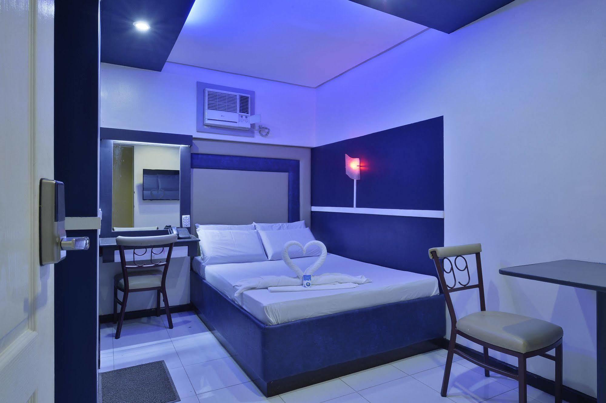 Hotel 99 Cubao Quezon City Exteriör bild