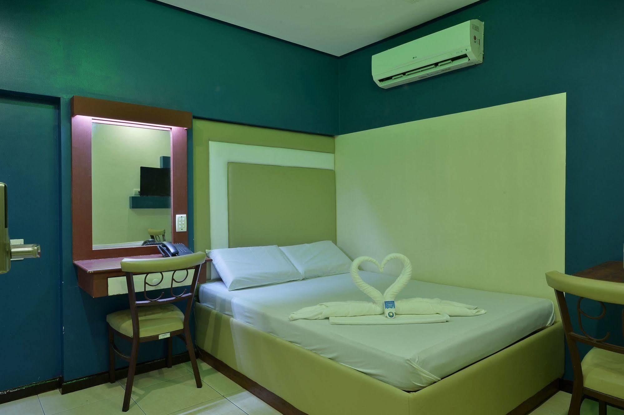Hotel 99 Cubao Quezon City Exteriör bild