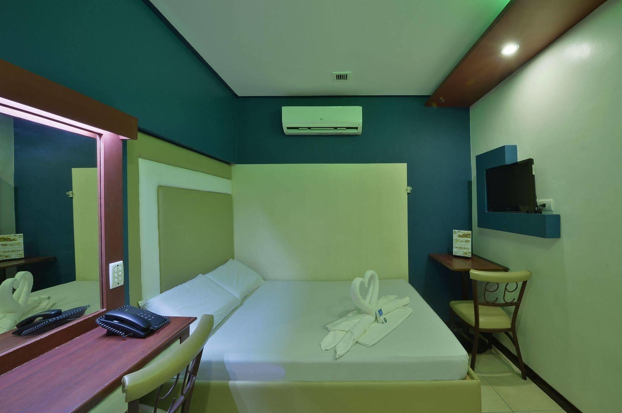 Hotel 99 Cubao Quezon City Exteriör bild