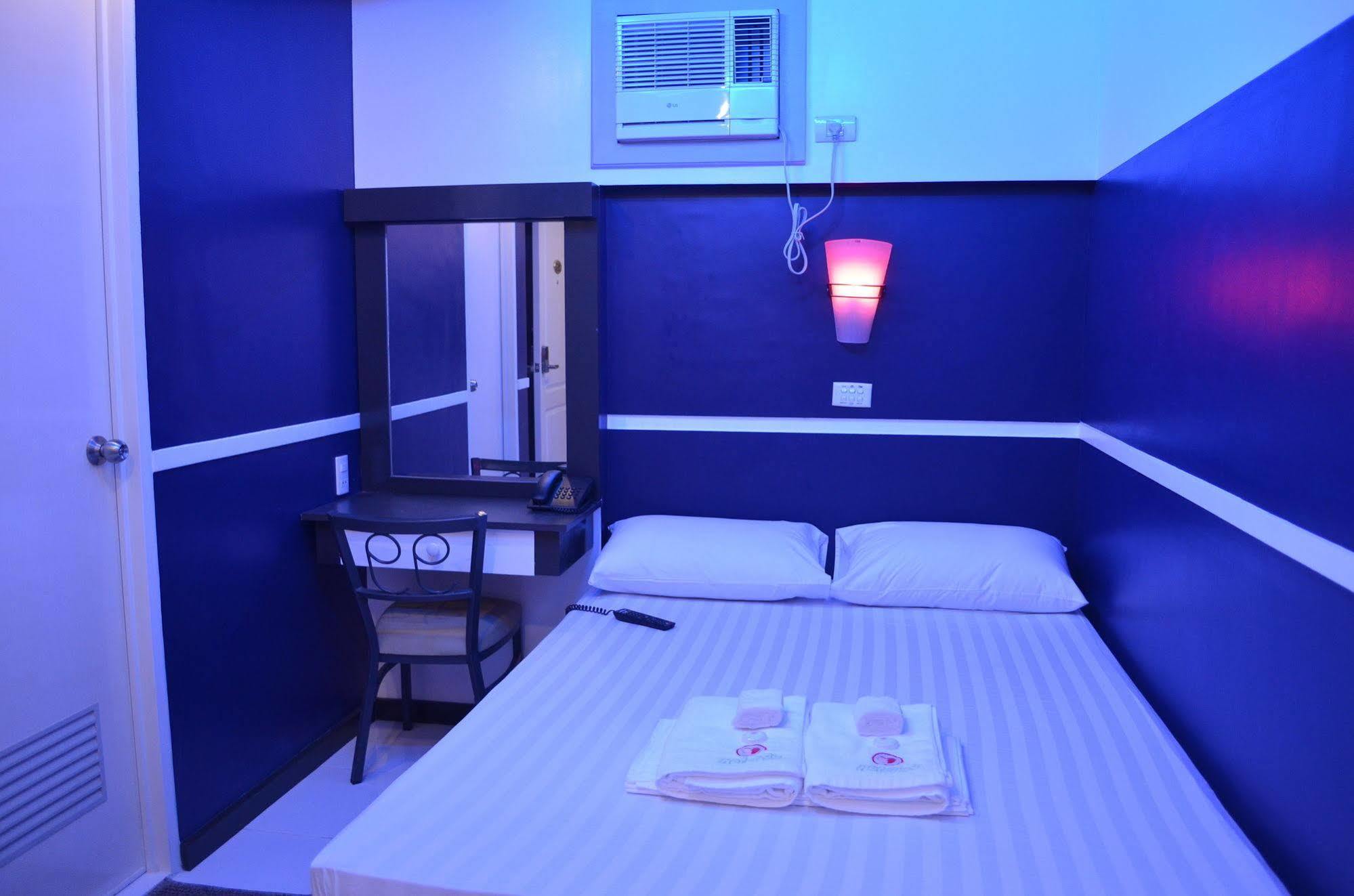Hotel 99 Cubao Quezon City Exteriör bild